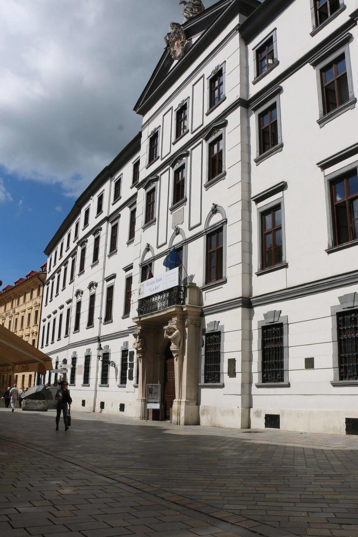 Central Apartmany Biela street Bratysława Zewnętrze zdjęcie